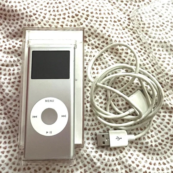 Preowned Apple IPod nano 1GB